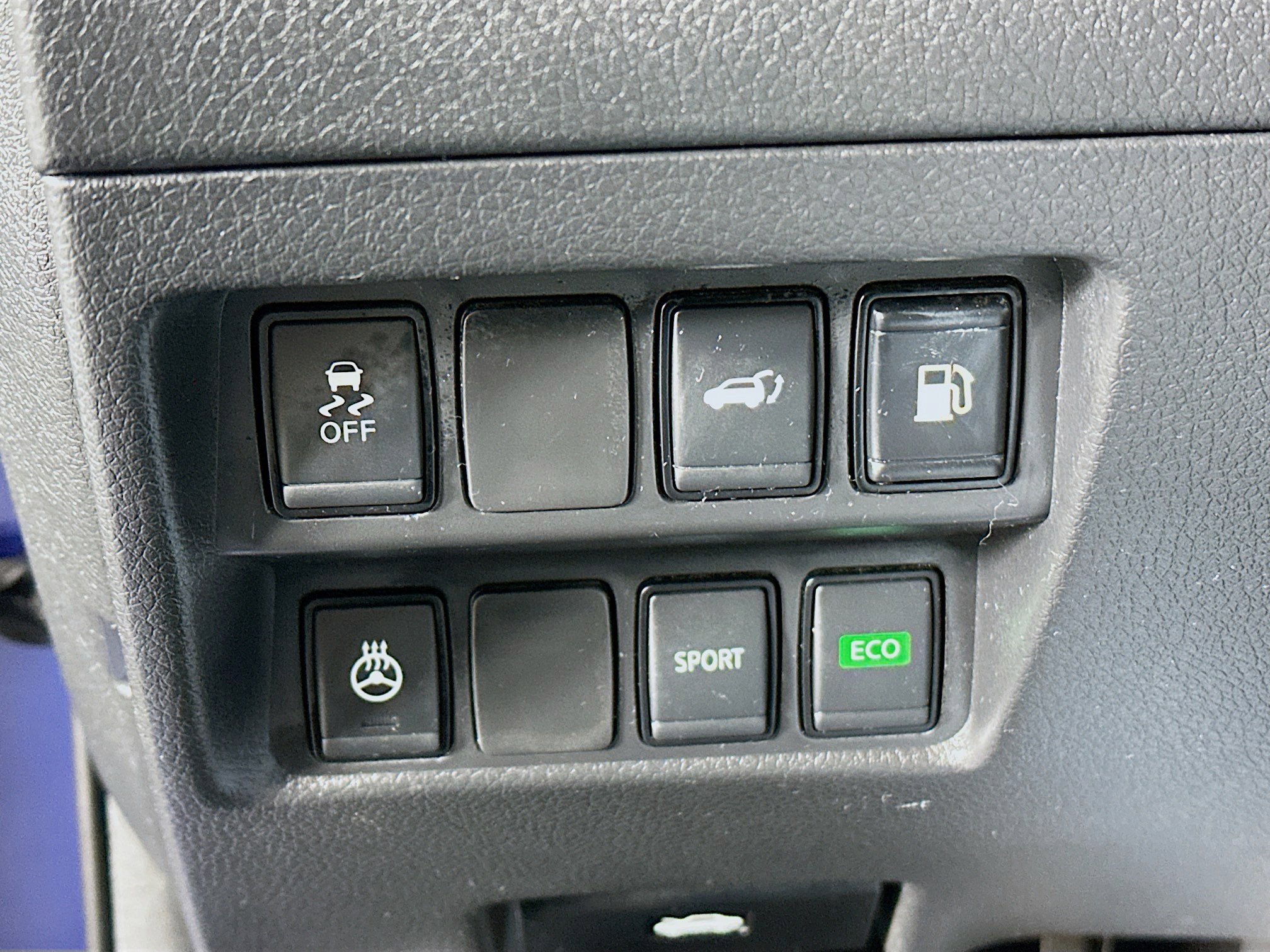 Used 2018 Nissan Rogue SV w/ Premium Package image 16