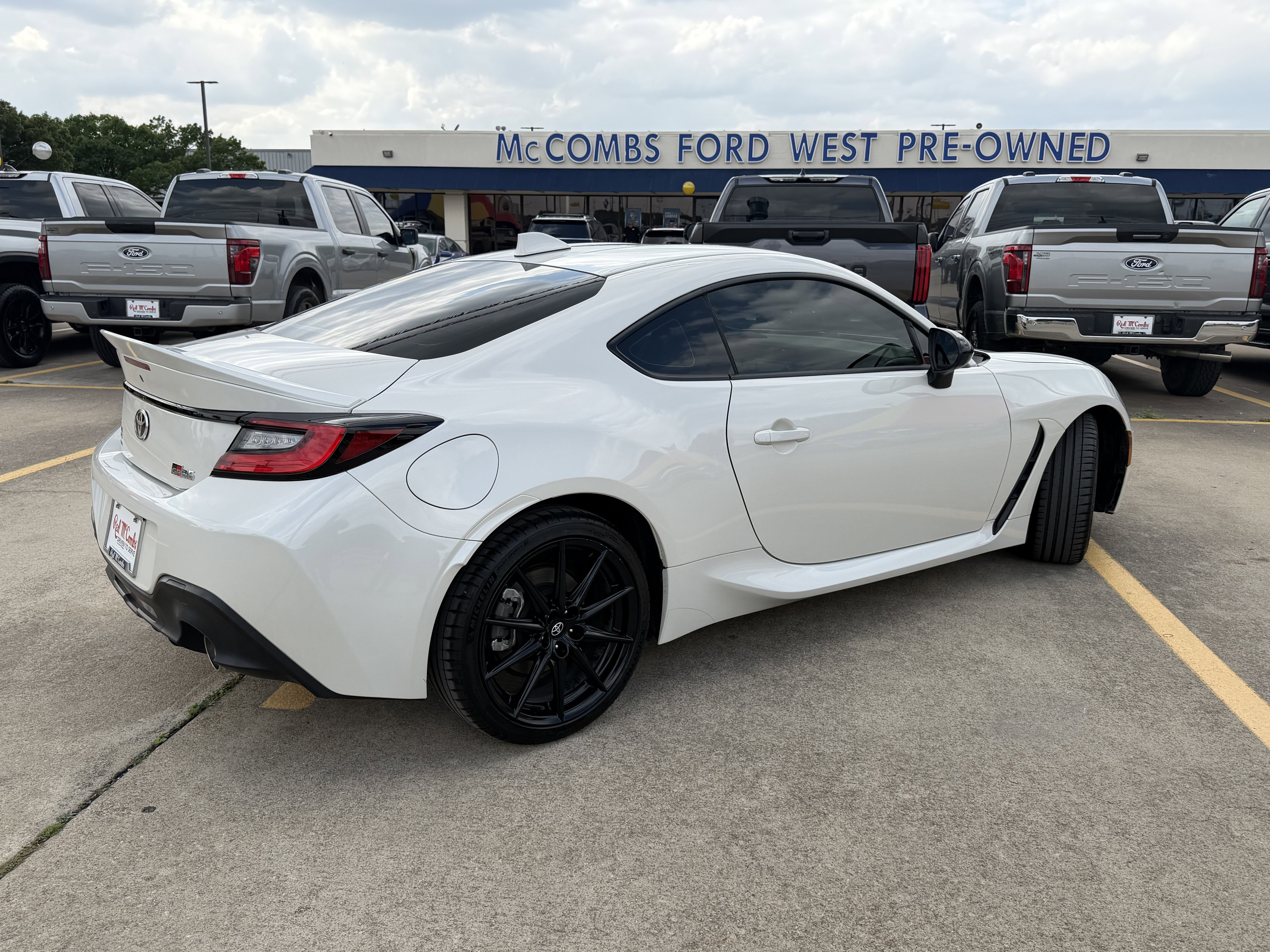 Used 2025 Toyota GR86 Premium w/ ALL Weather Mat Package (TMS) image 5