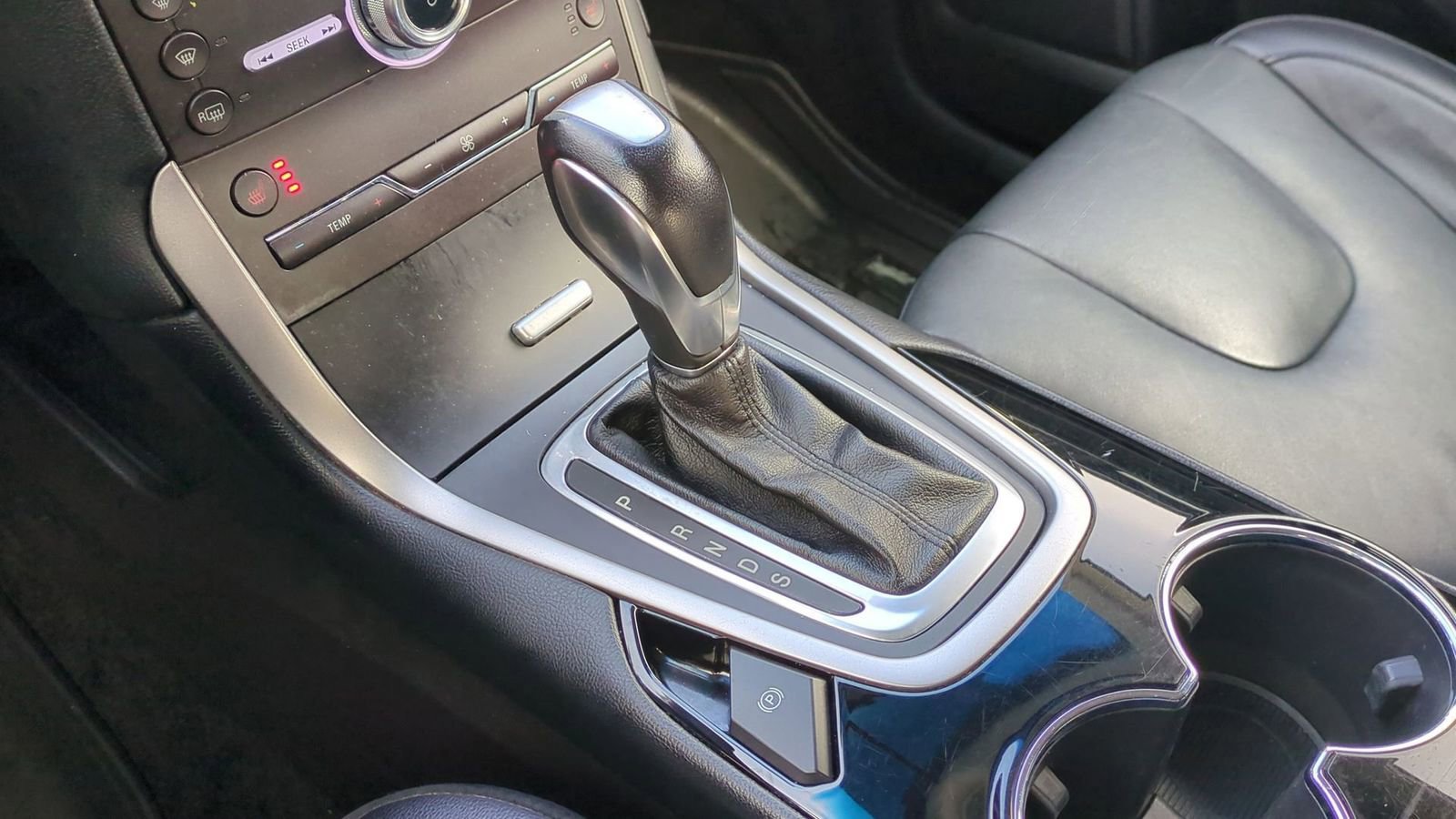 Used 2018 Ford Edge Titanium image 34