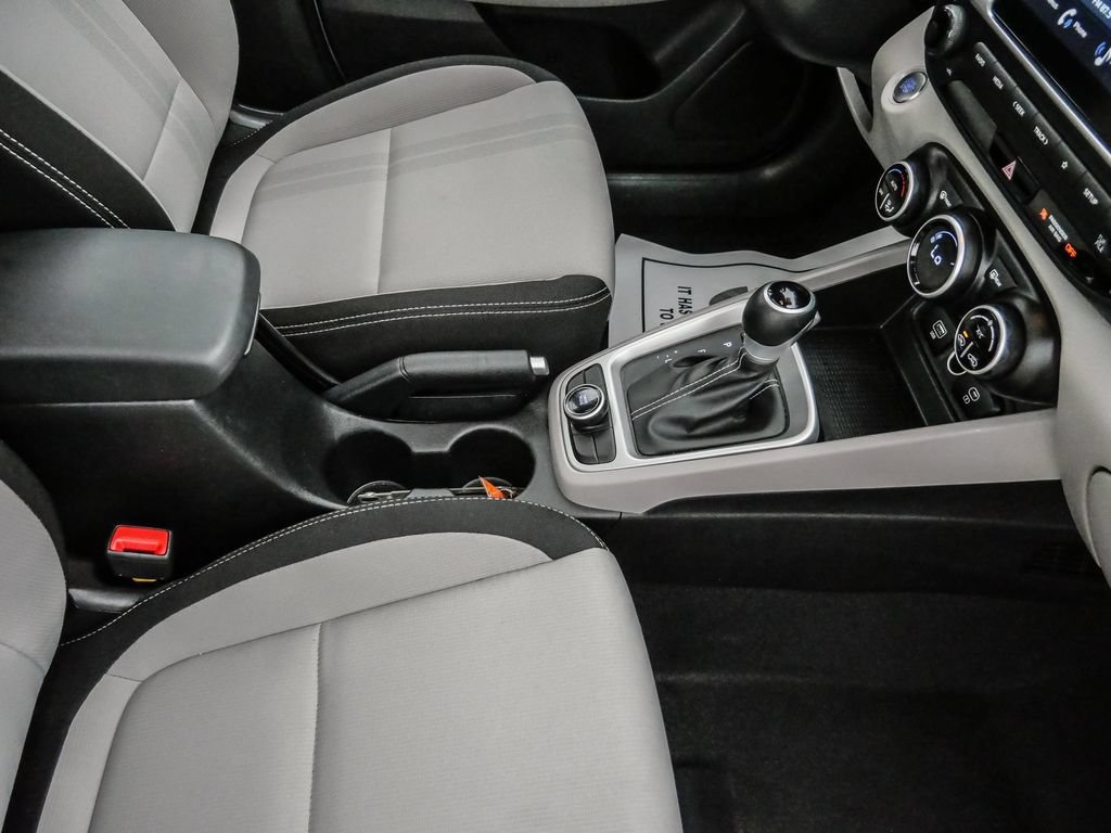 Used 2025 Hyundai Venue SEL FWD image 13