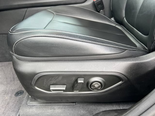 Used 2024 Jeep Grand Cherokee Limited w/ Black Appearance Package AWD/4WD image 11
