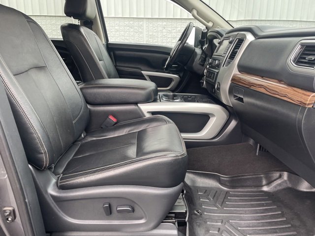 Used 2018 Nissan Titan SL w/ Chrome Package image 15