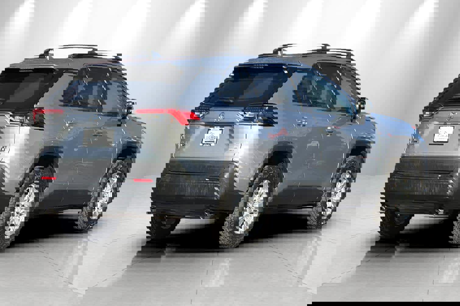 Used 2021 Toyota RAV4 XLE image 2