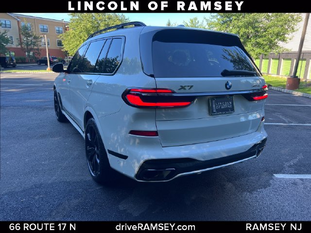 Used 2025 BMW X7 xDrive40i w/ M Sport Package AWD/4WD image 4