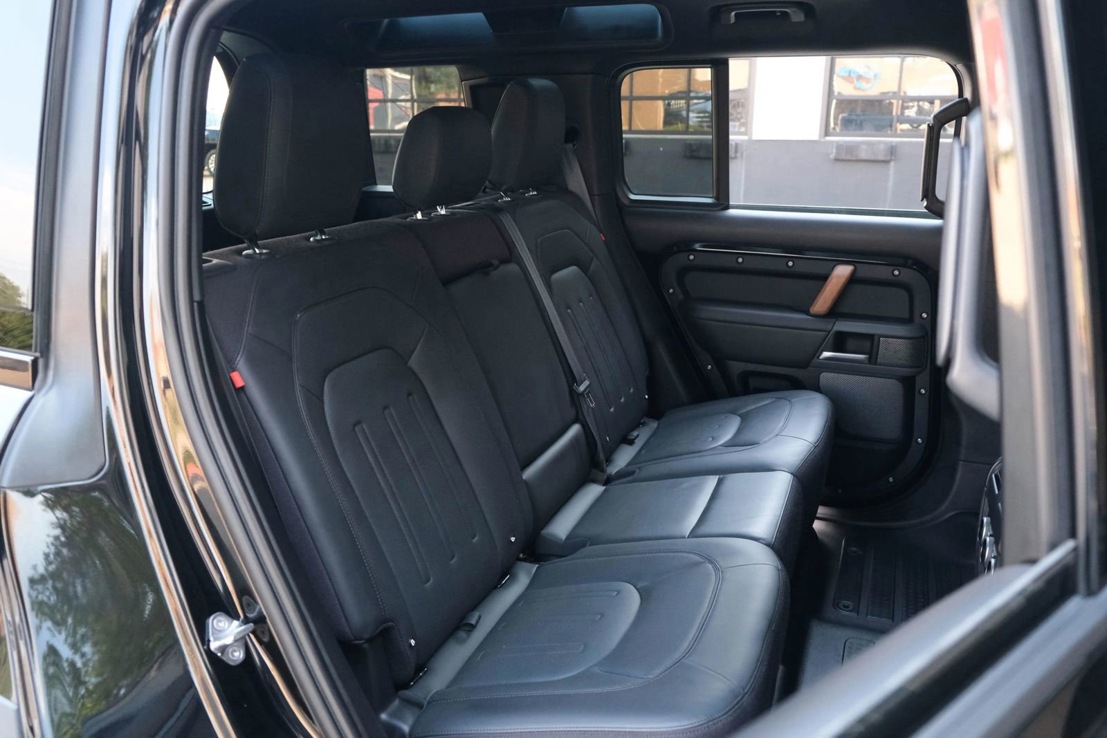 Used 2023 Land Rover Defender 110 X image 30