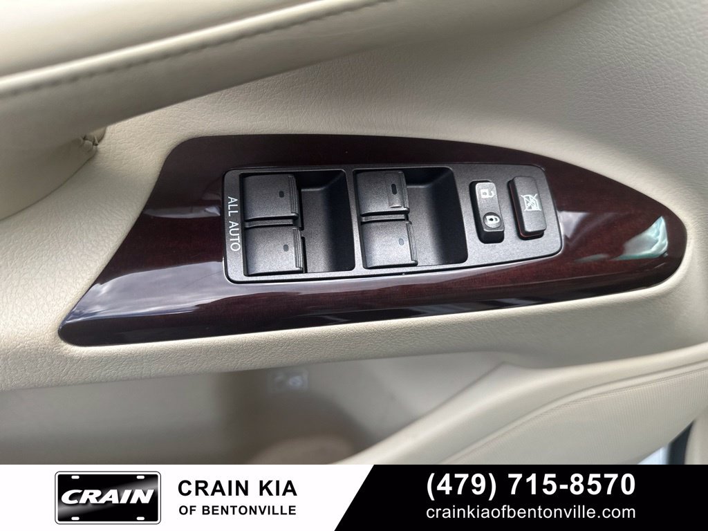 Used 2013 Lexus LX 570 4WD w/ Luxury Pkg image 13