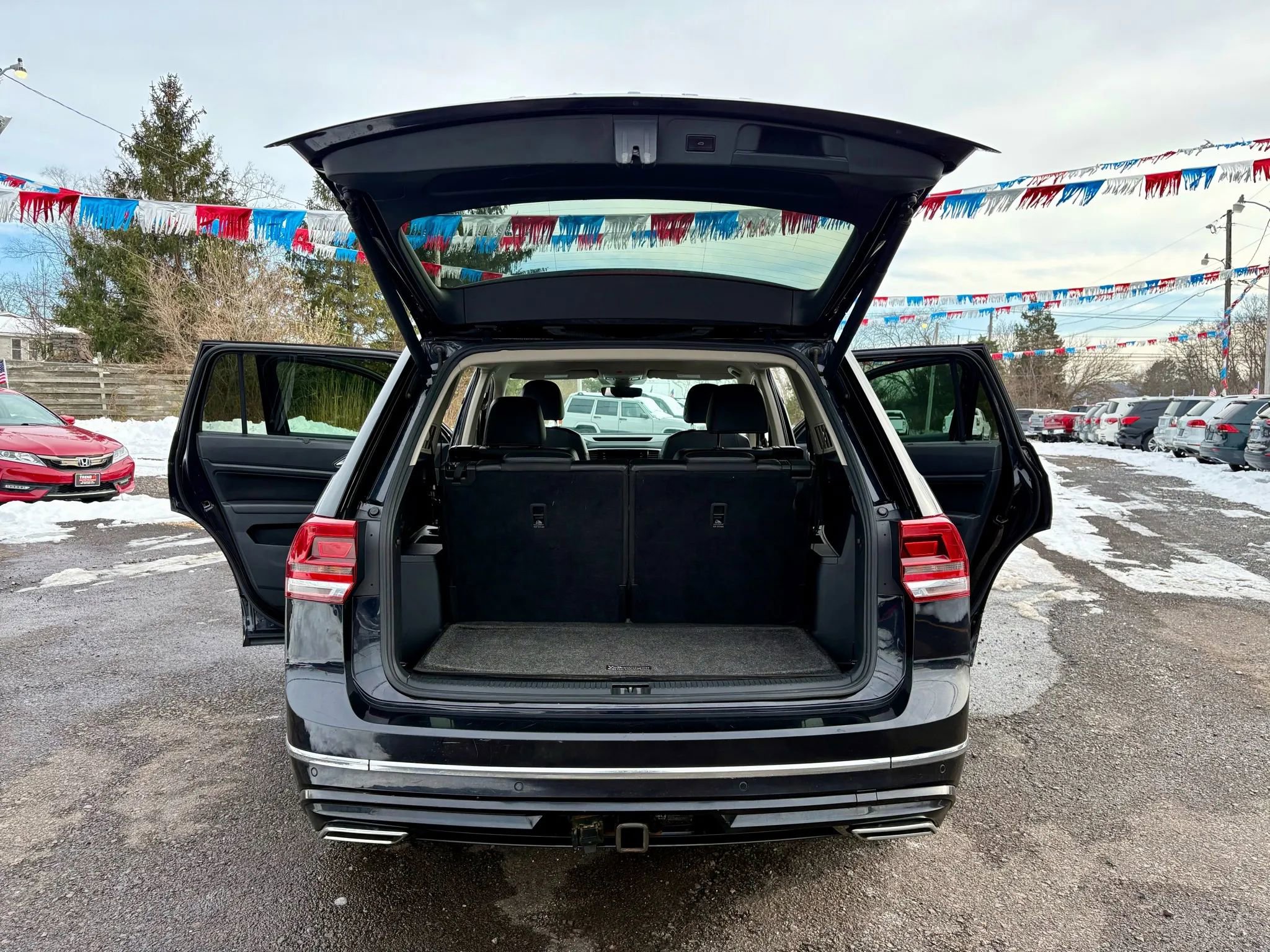 Used 2018 Volkswagen Atlas SEL w/ R-Line Package image 26