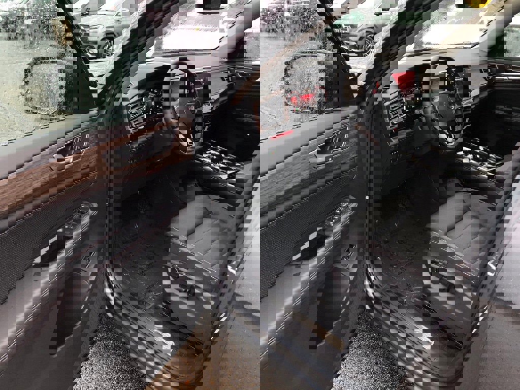 Used 2025 Volkswagen Atlas SEL image 11