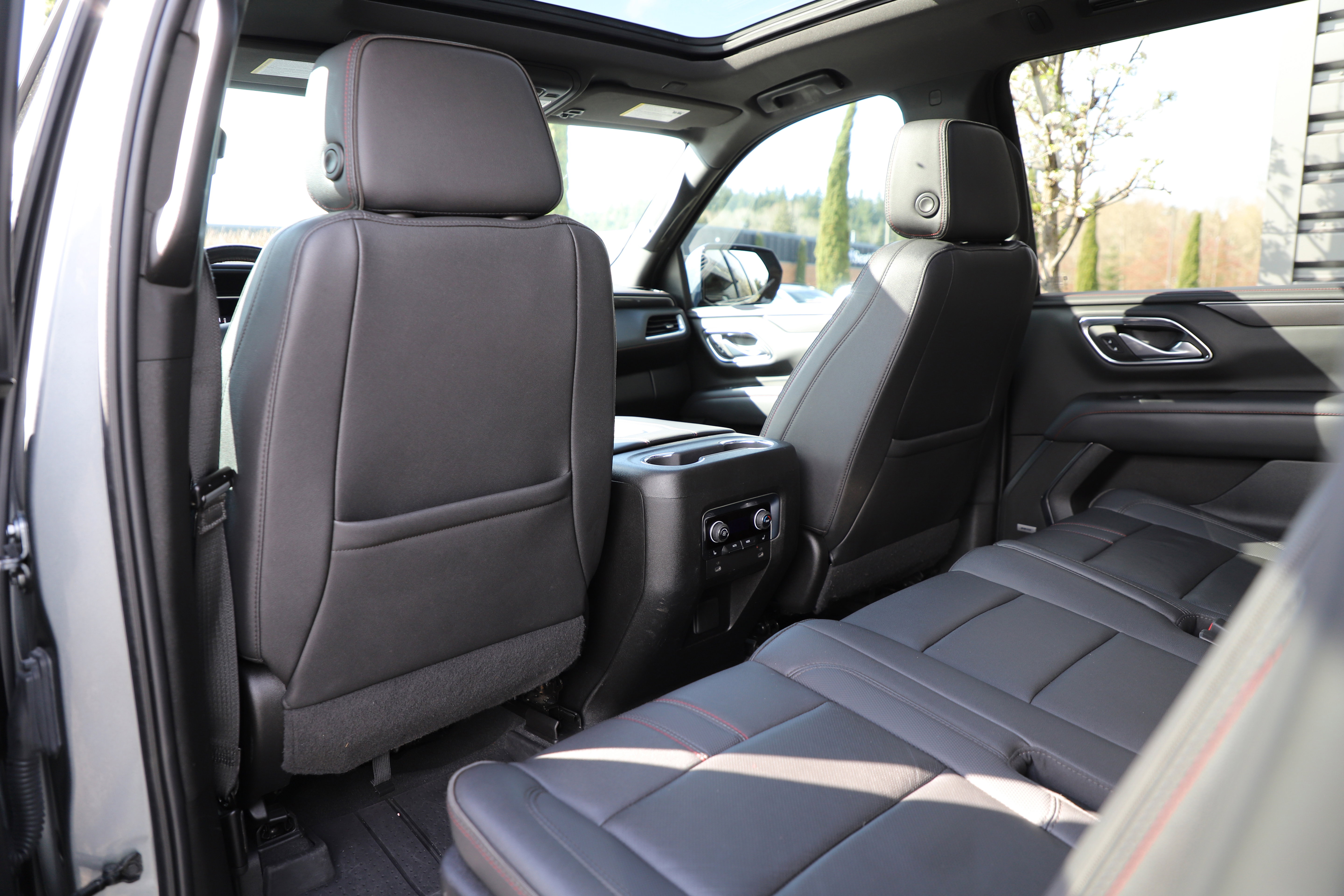 Used 2022 Chevrolet Suburban RST w/ Luxury Package image 16