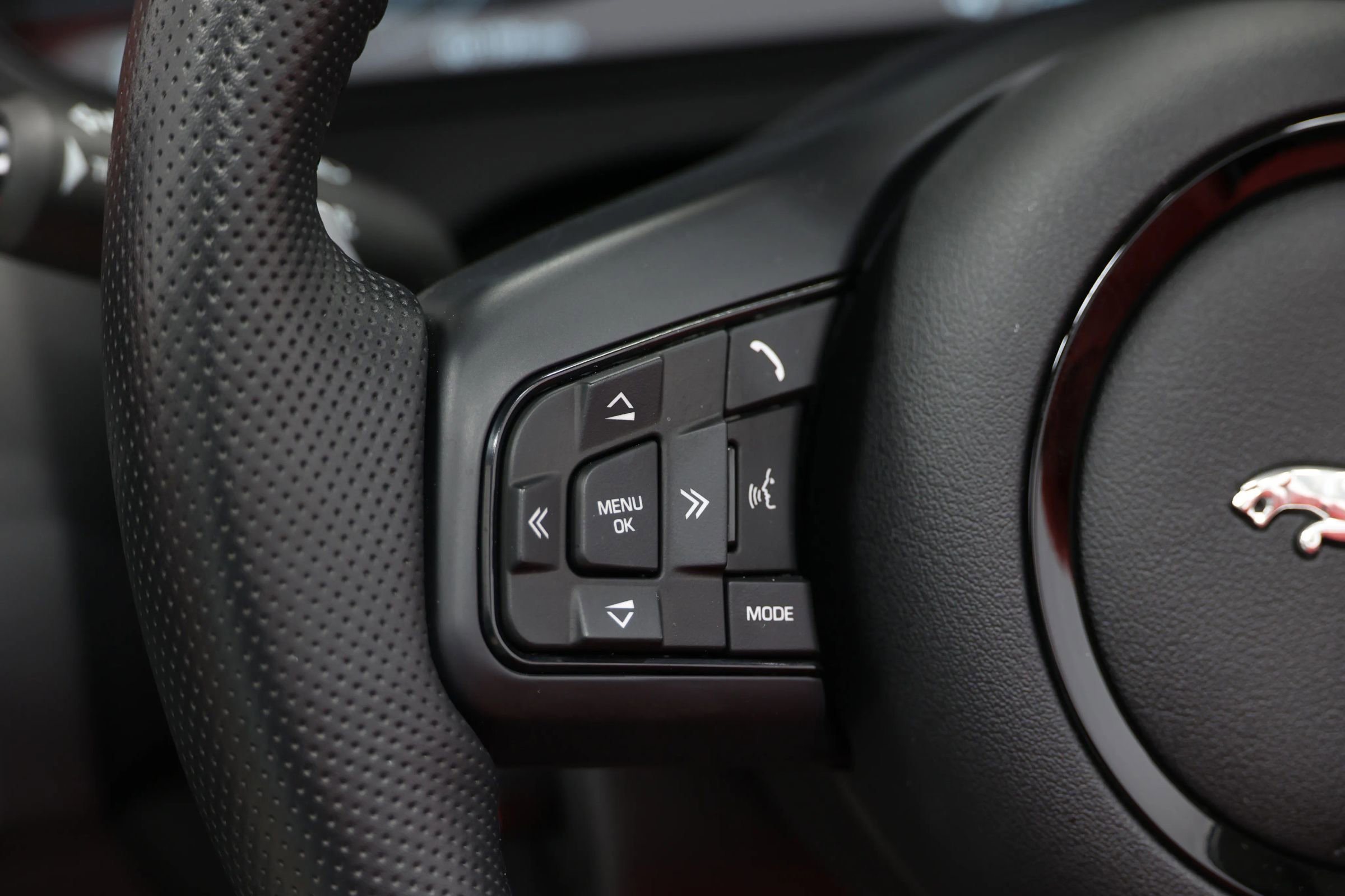 Used 2023 Jaguar F-TYPE R image 18