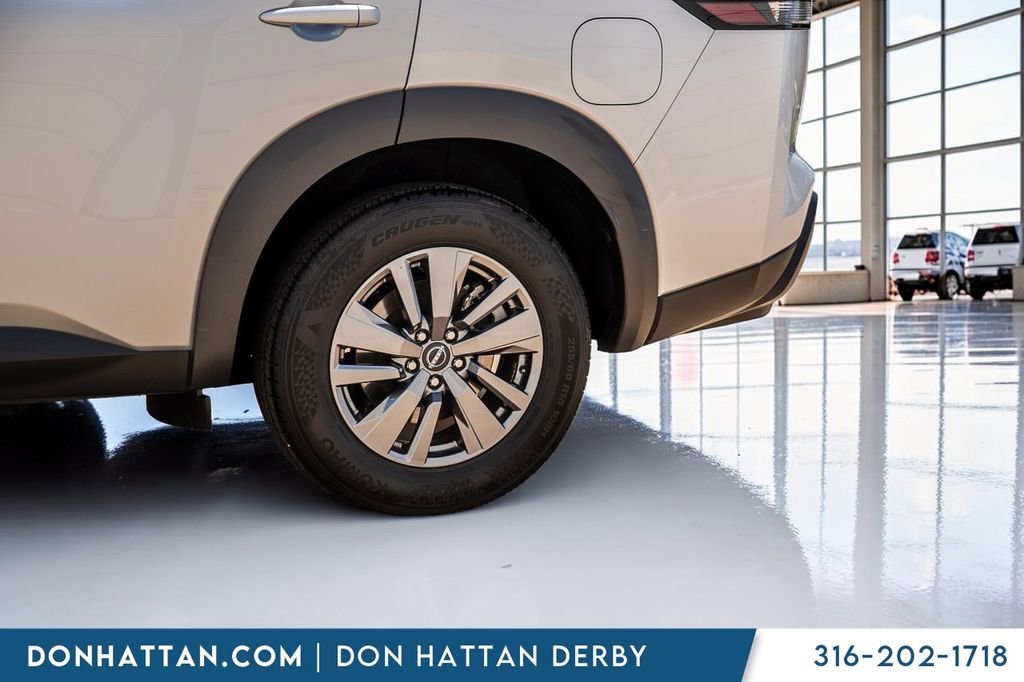 Used 2025 Nissan Pathfinder SV FWD image 36