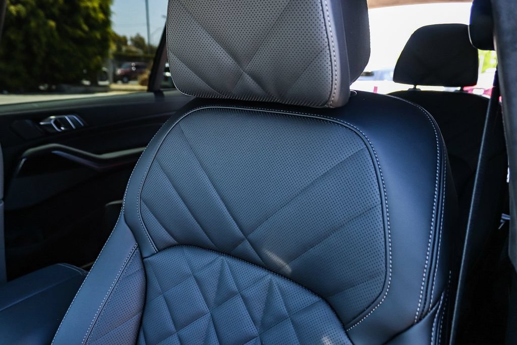 Used 2026 BMW X7 xDrive40i w/ M Sport Package AWD/4WD image 29