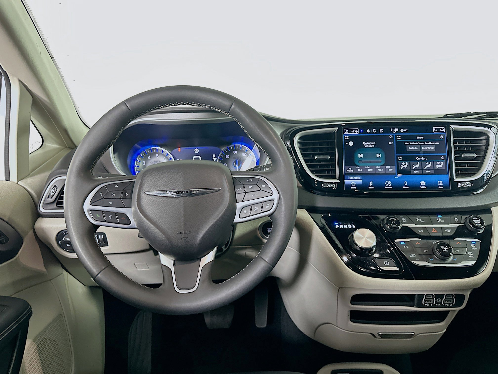 Used 2024 Chrysler Pacifica Touring-L image 17