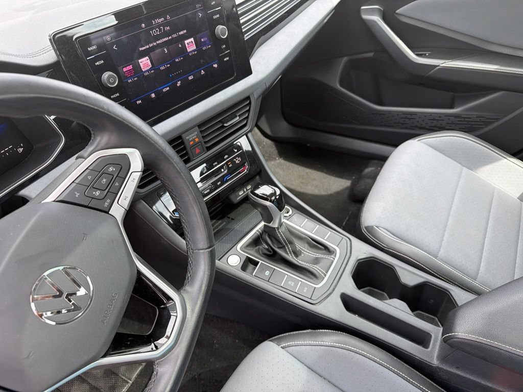 Used 2025 Volkswagen Jetta SE FWD image 11