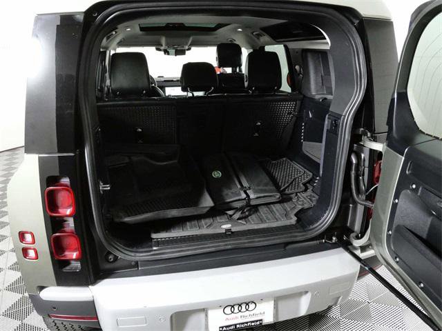 Used 2022 Land Rover Defender 110 SE image 10