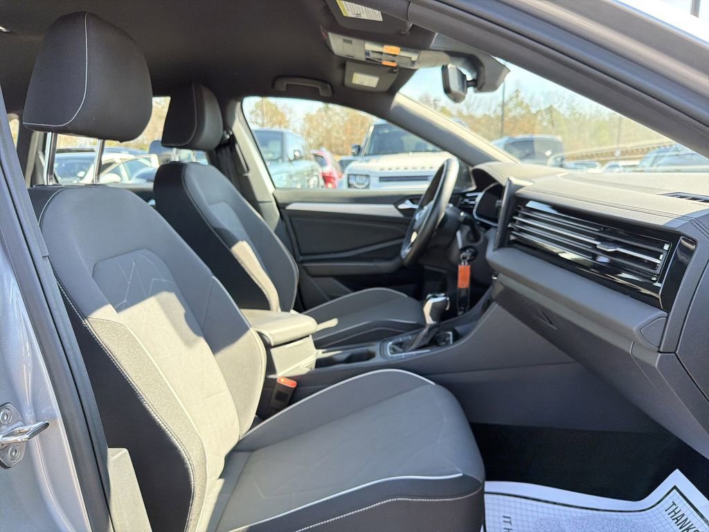 Used 2025 Volkswagen Jetta Sport image 19