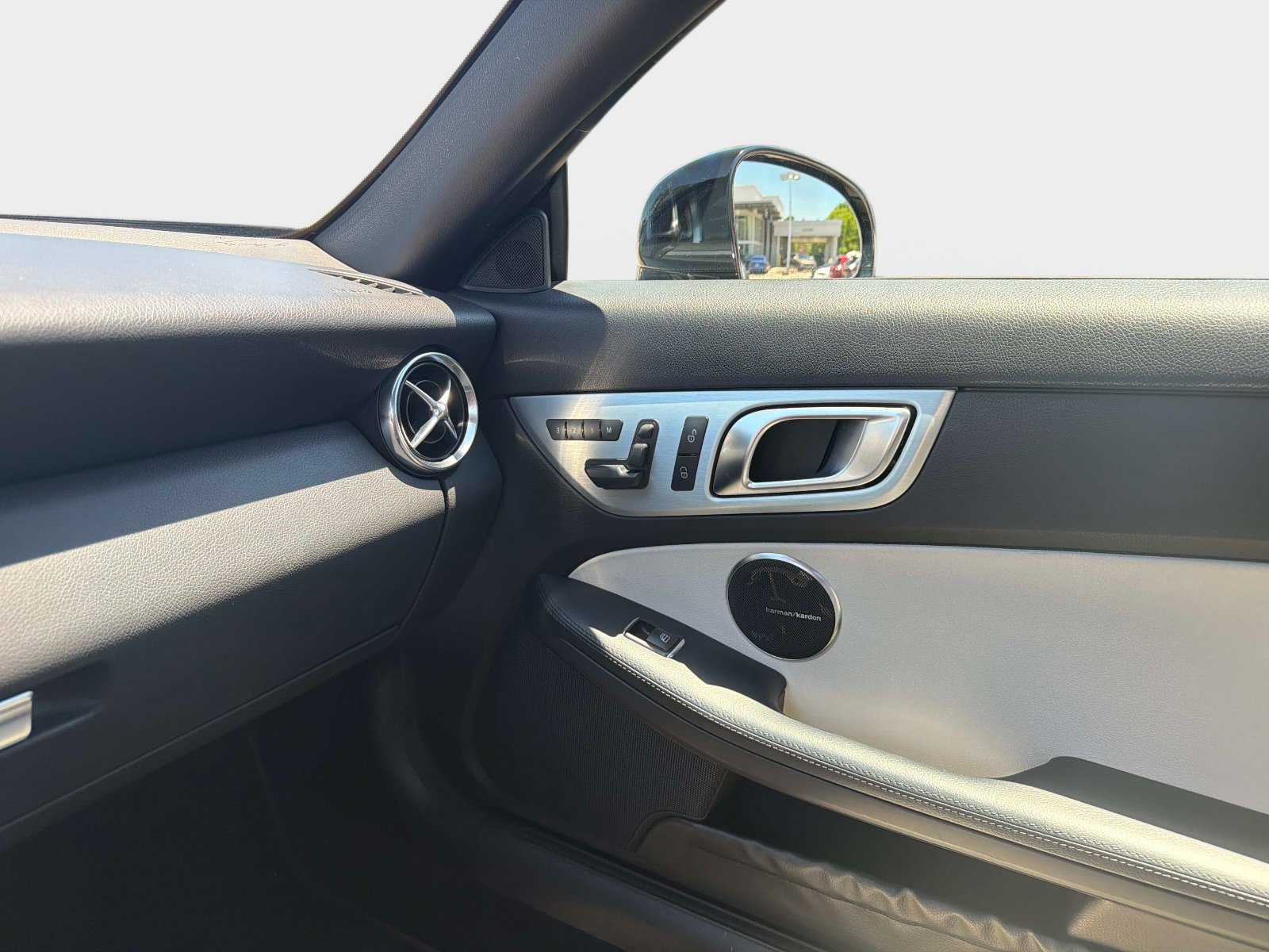 Used 2015 Mercedes-Benz SLK 250 image 16