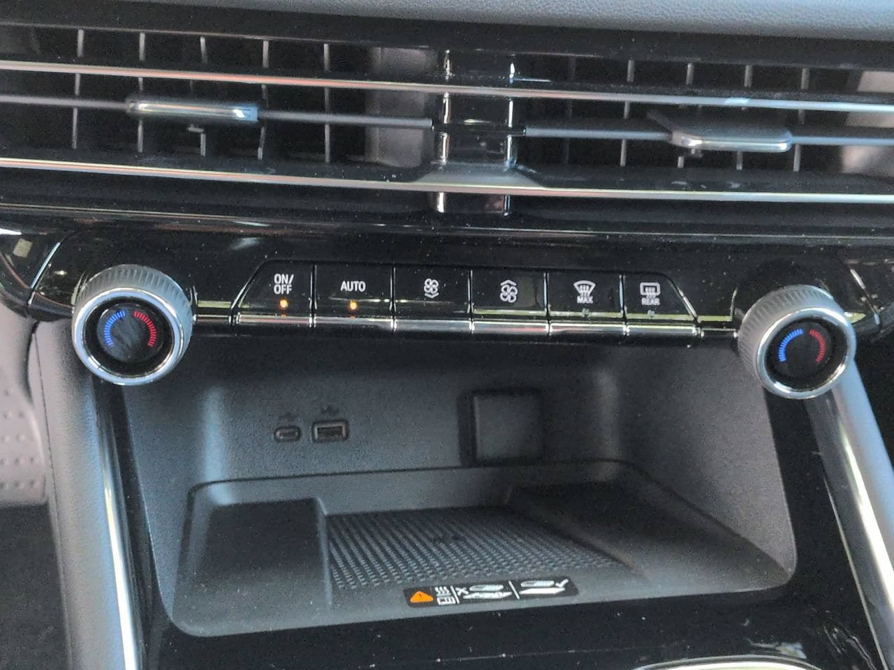 New 2026 Chevrolet Traverse Z71 w/ Enhanced Driving Package AWD/4WD image 18