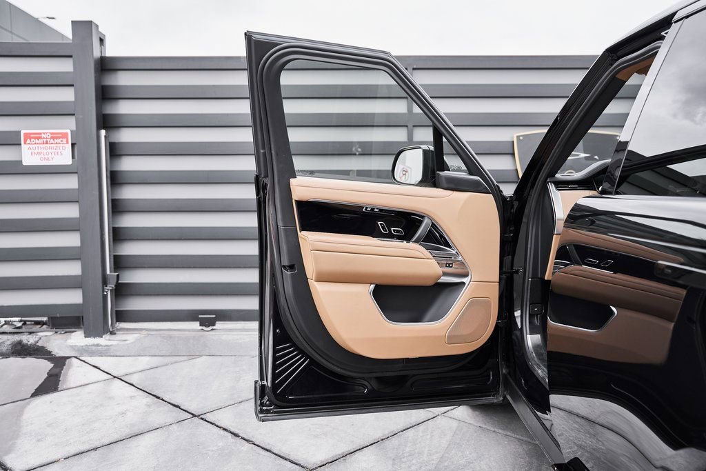 Used 2023 Land Rover Range Rover SE image 27