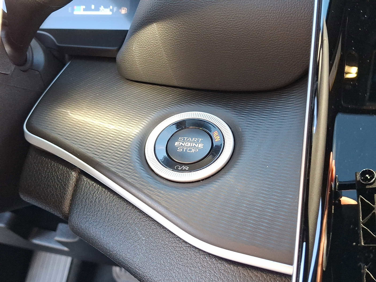 New 2025 Jeep Grand Cherokee Laredo X w/ Luxury Tech Group I image 16