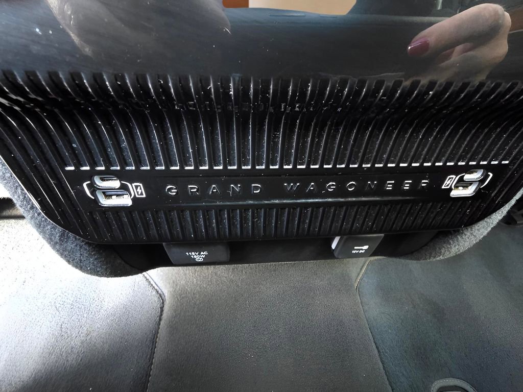 Used 2024 Jeep Grand Wagoneer L Series III AWD/4WD image 76