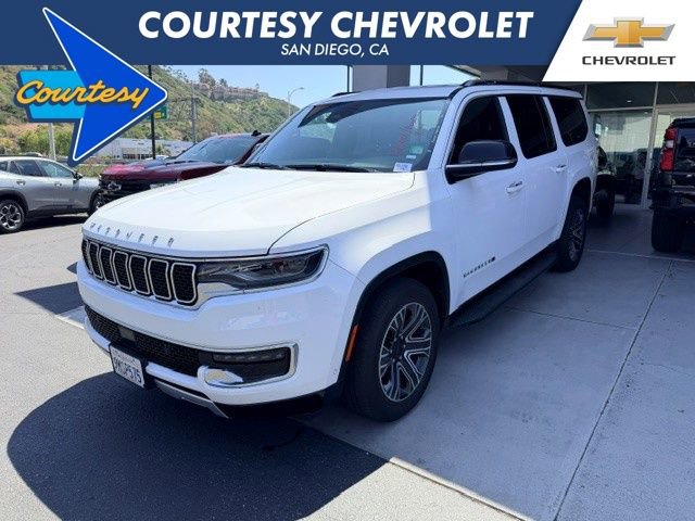 Used 2024 Jeep Wagoneer L Series II w/ Flexible Seating Group RWD image 1