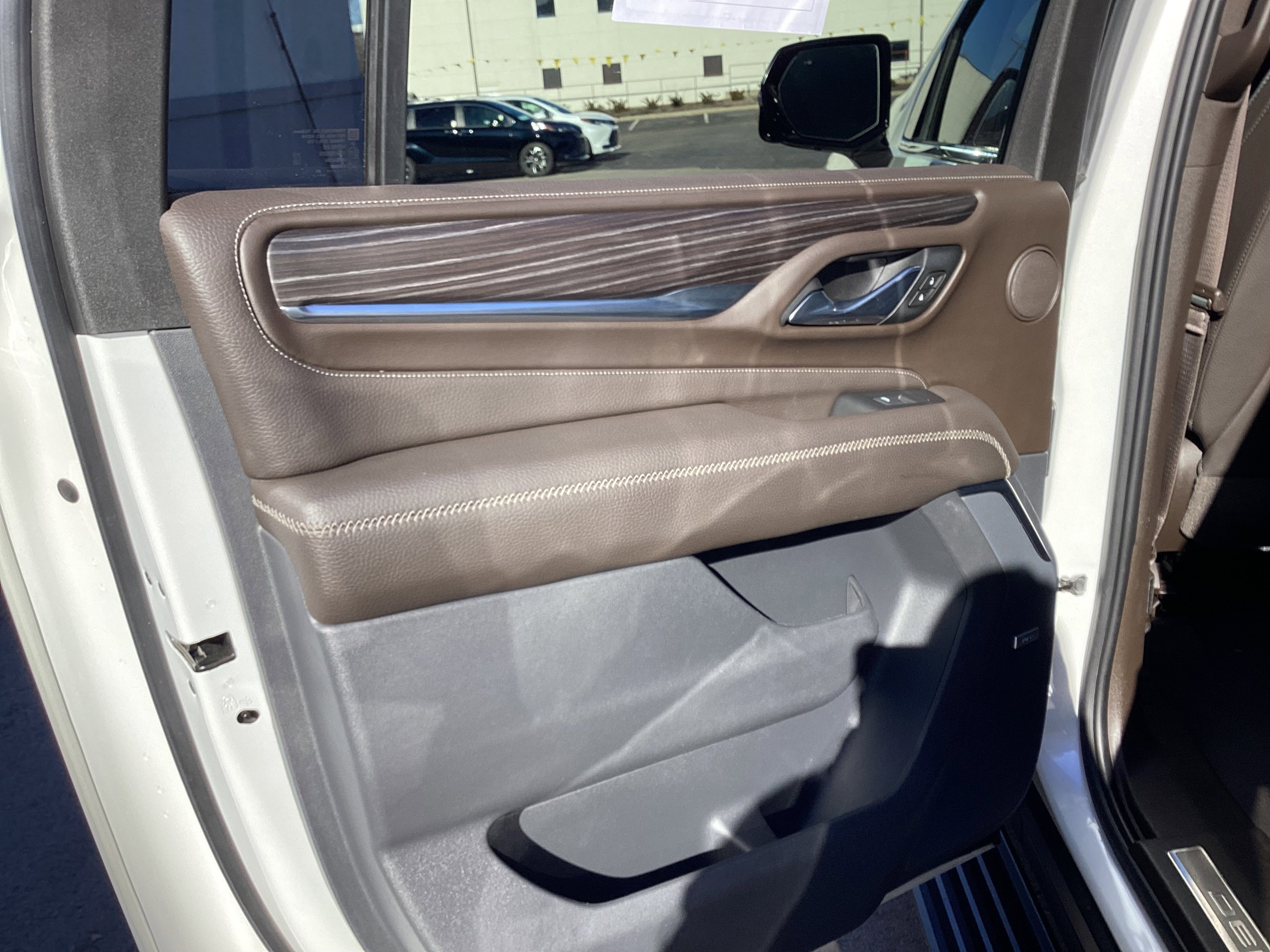 Used 2021 GMC Yukon XL Denali w/ Denali Premium Package image 27