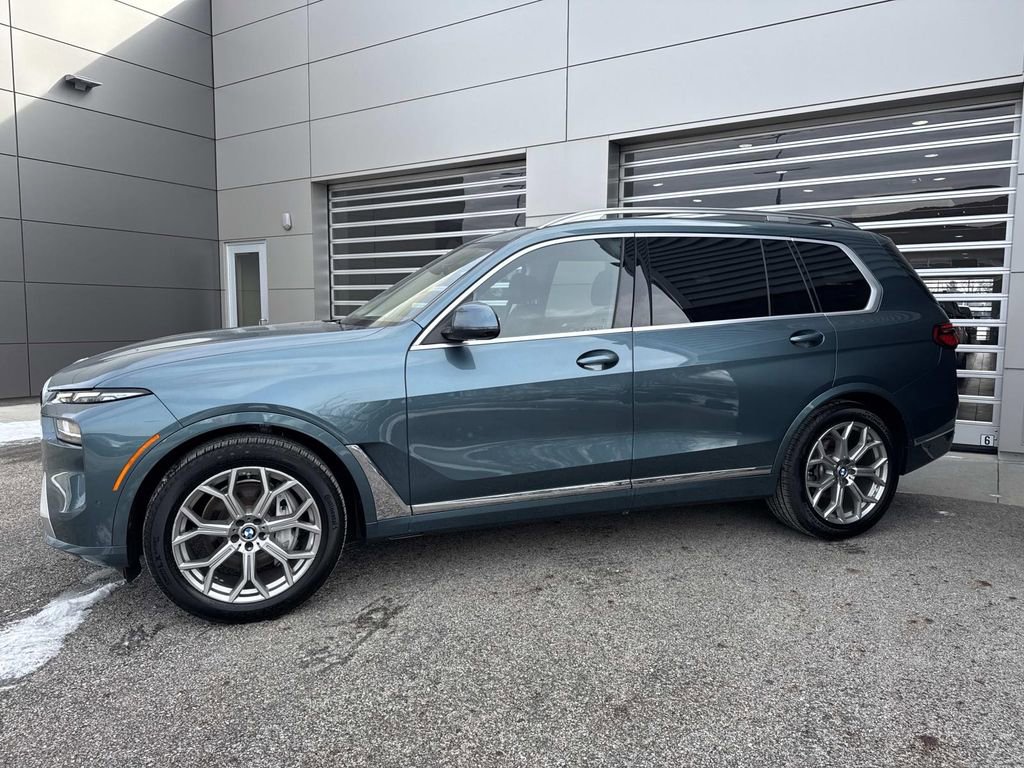 Used 2023 BMW X7 xDrive40i w/ Premium Package image 3