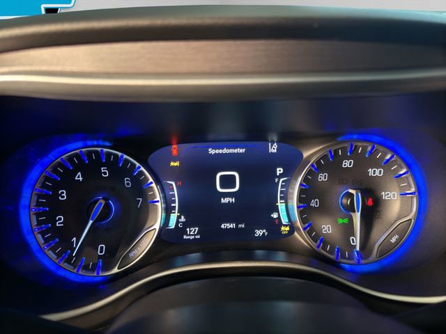 Used 2024 Chrysler Pacifica Touring-L image 12