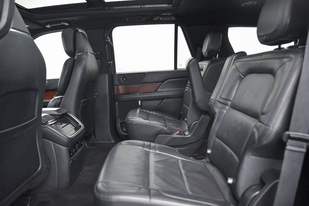 Used 2023 Lincoln Navigator Reserve image 11