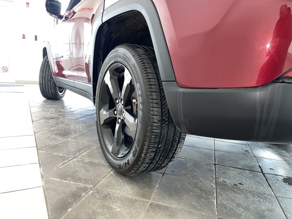 Used 2024 Jeep Grand Cherokee Altitude image 18