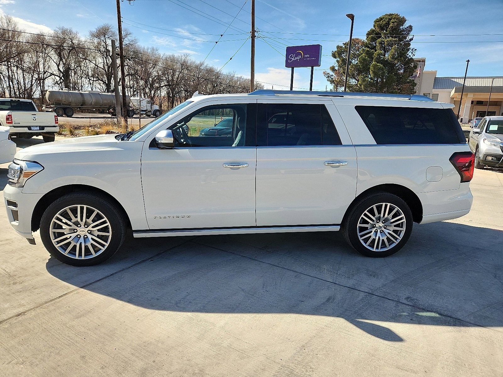 Used 2022 Ford Expedition Max Platinum image 2