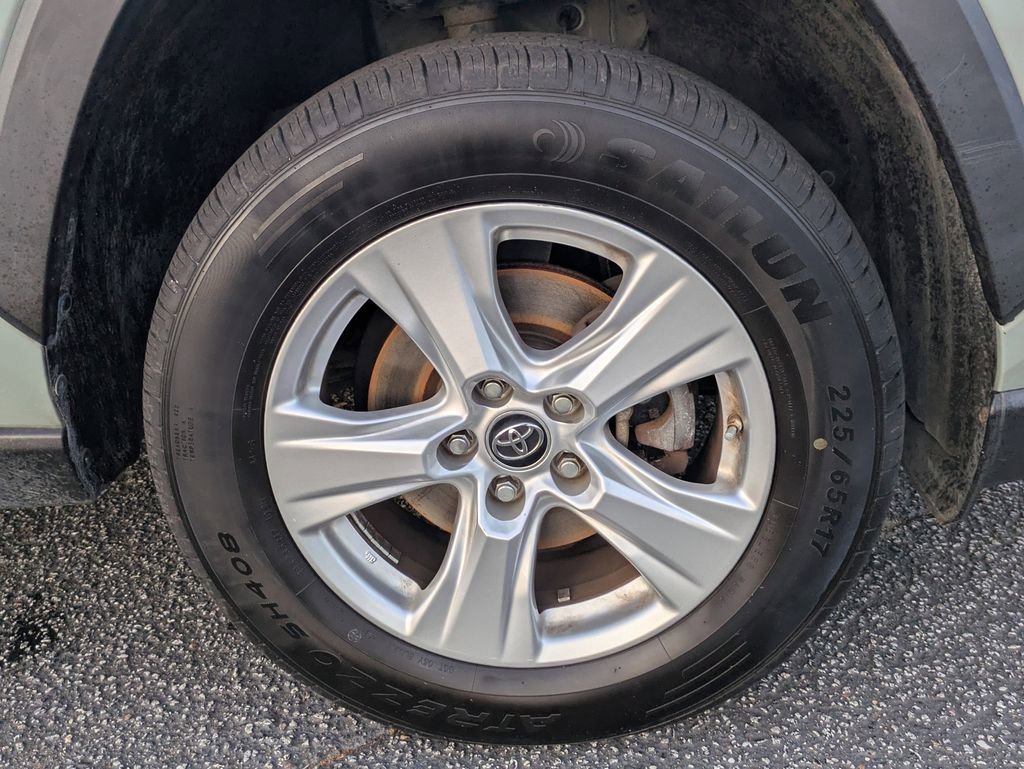 Used 2019 Toyota RAV4 XLE w/ Convenience Package image 12