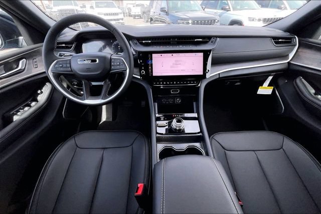 Used 2026 Jeep Grand Cherokee Limited AWD/4WD image 5