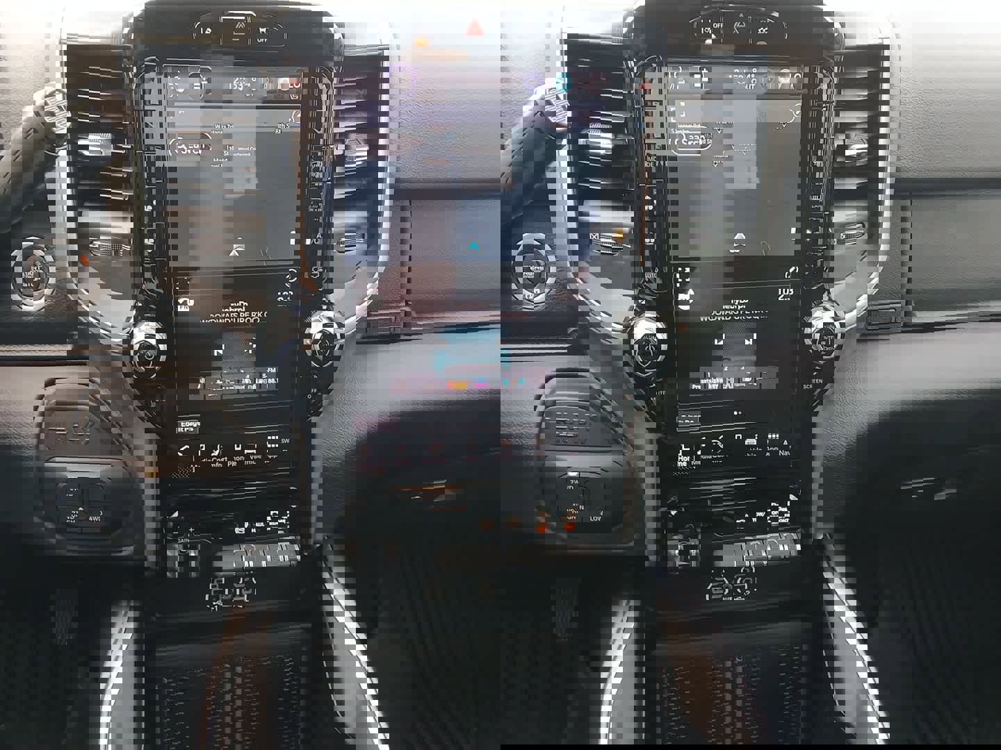 Used 2025 RAM 3500 Big Horn image 31