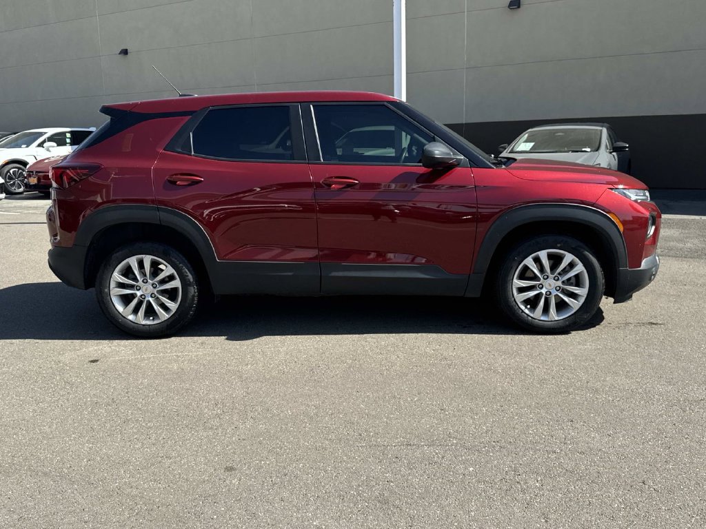 Used 2022 Chevrolet TrailBlazer LS FWD image 2