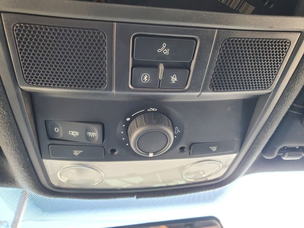 Used 2012 Volkswagen Golf 2-Door image 25