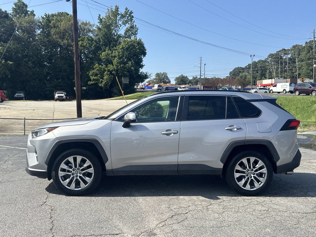 Used 2021 Toyota RAV4 XLE Premium FWD image 4