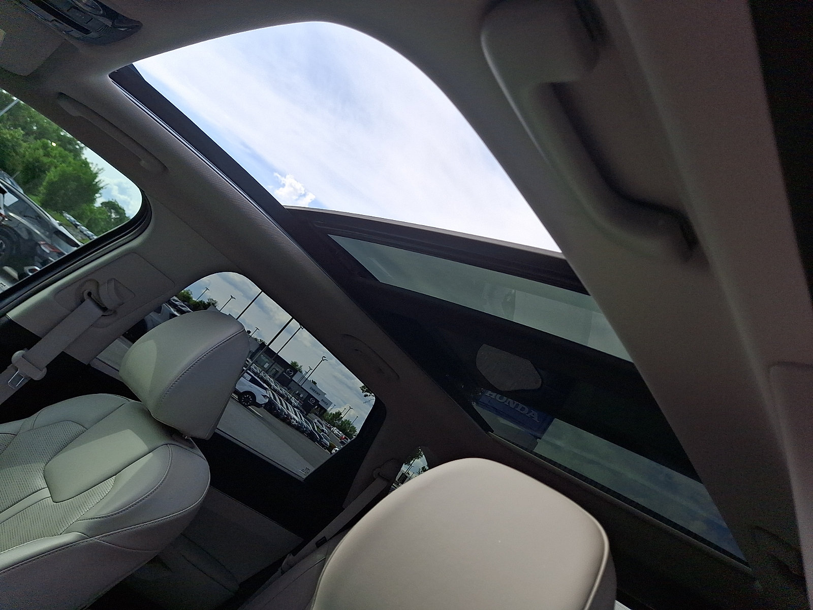 Certified 2025 Kia Sorento S w/ Panoramic Sunroof Package AWD/4WD image 14