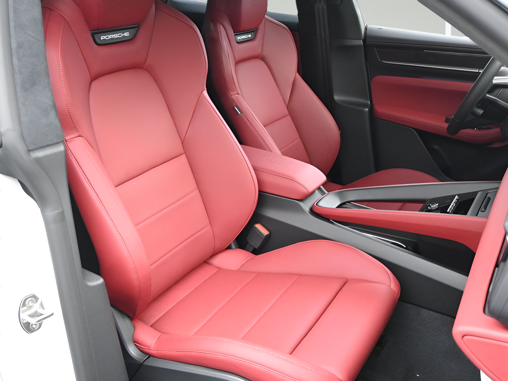 New 2024 Porsche Macan 4 Electric AWD/4WD image 11