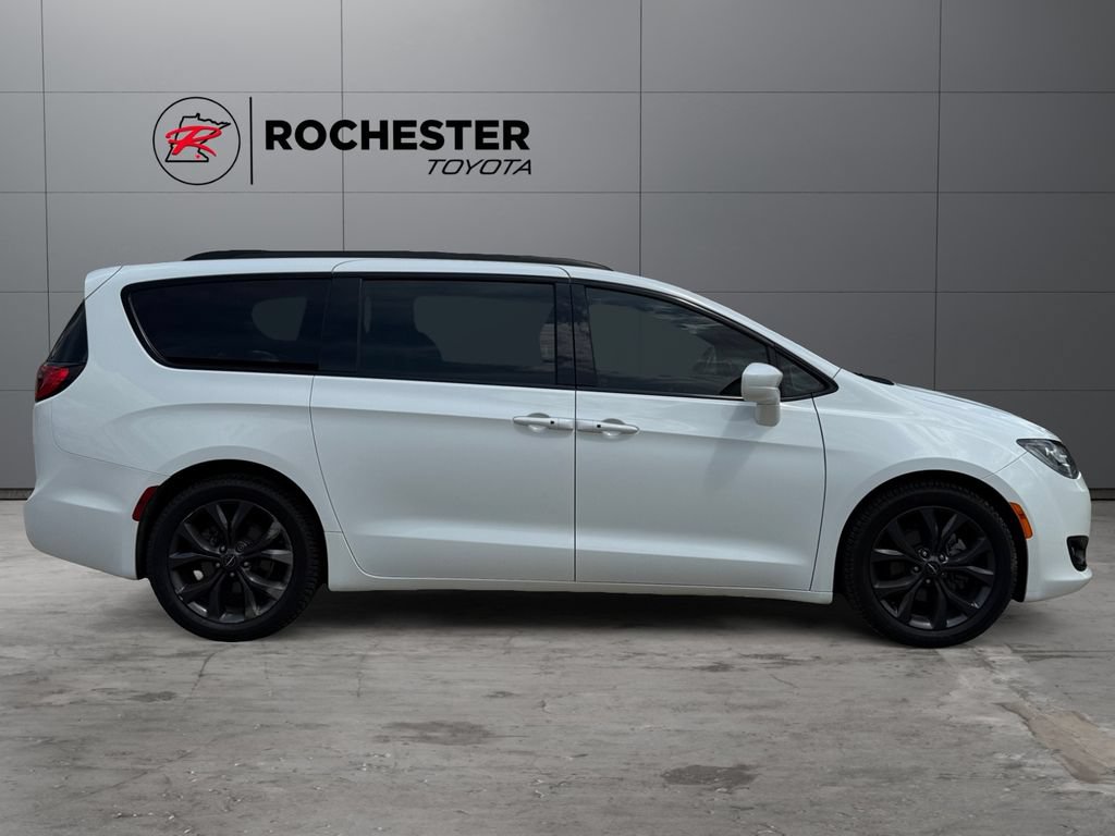 Used 2018 Chrysler Pacifica Touring-L Plus w/ S Appearance Package FWD image 6