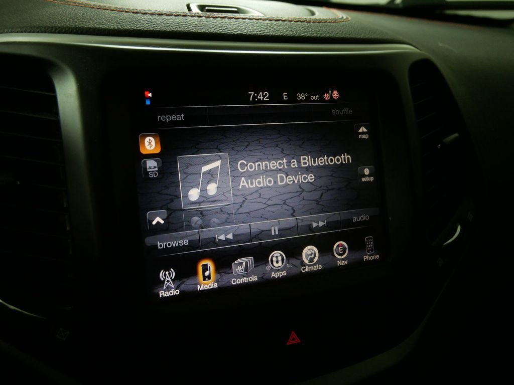 Used 2016 Jeep Cherokee Trailhawk w/ Cold Weather Group image 21