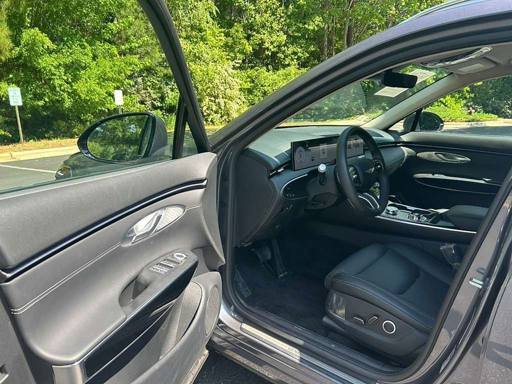 Used 2026 Genesis GV70 2.5T AWD/4WD image 5