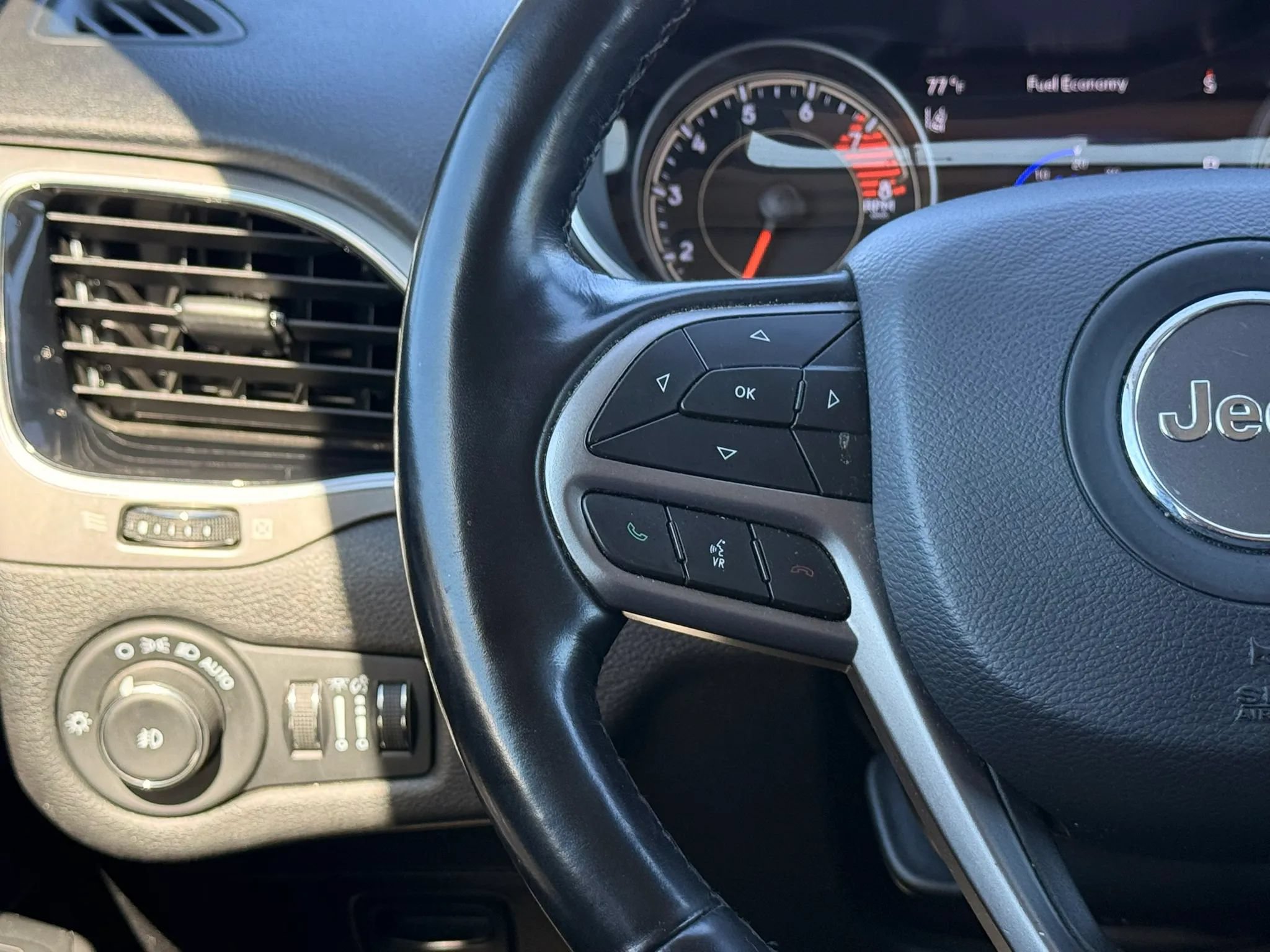 Used 2021 Jeep Cherokee Limited AWD/4WD image 17
