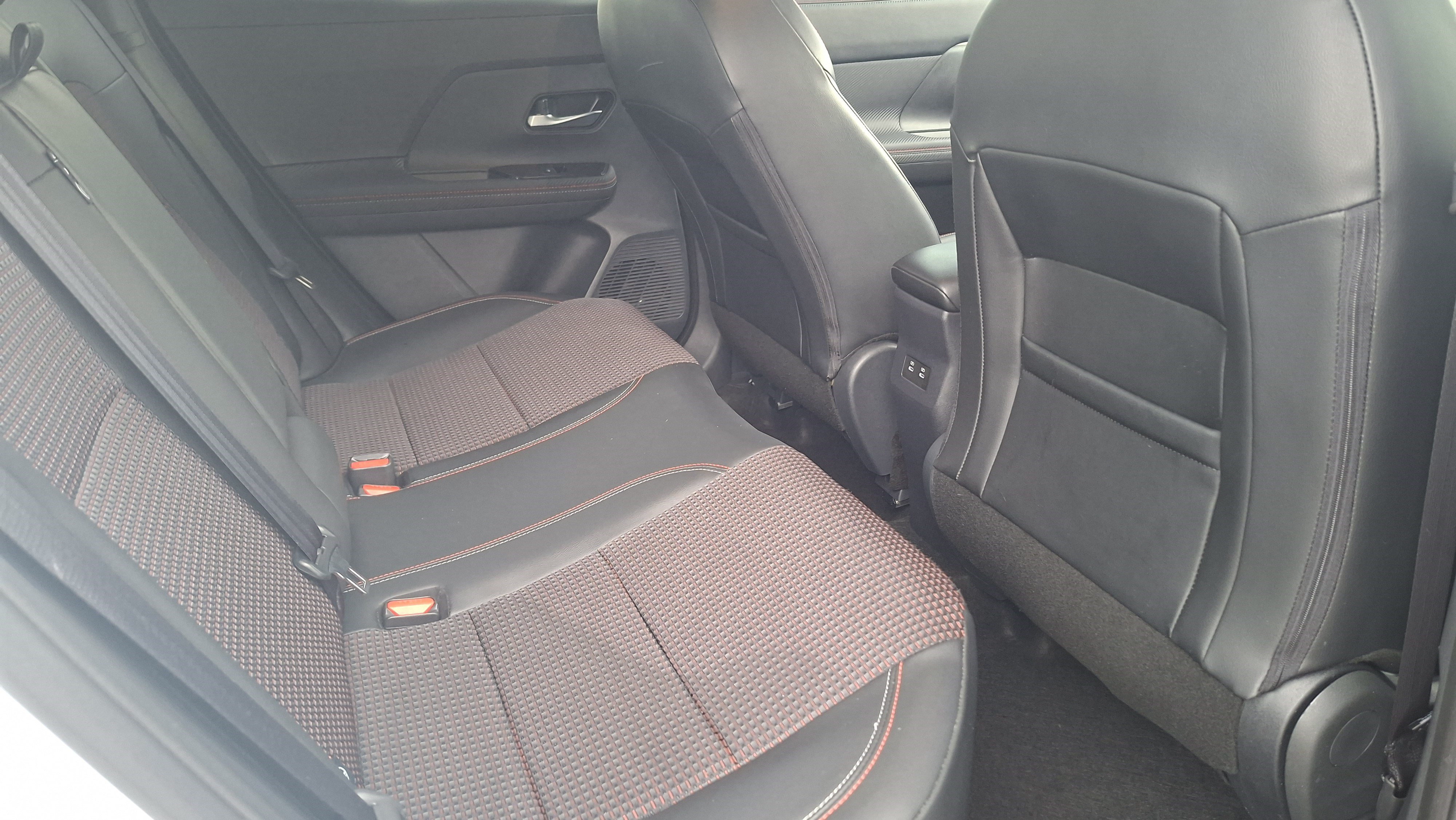 Used 2025 Nissan Kicks SR FWD image 22