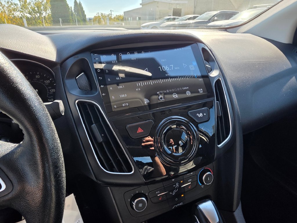 Used 2015 Ford Focus SE w/ Equipment Group 201A FWD image 26