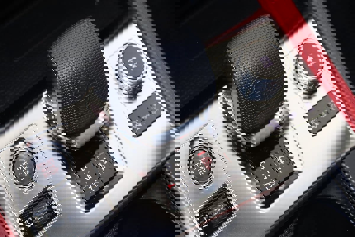 Used 2024 Jaguar F-PACE SVR image 7