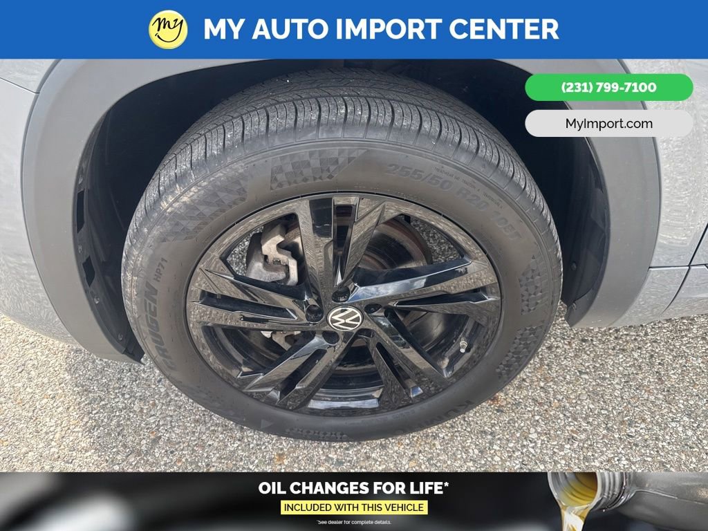 Used 2025 Volkswagen Atlas Cross Sport SEL R-Line AWD/4WD image 9