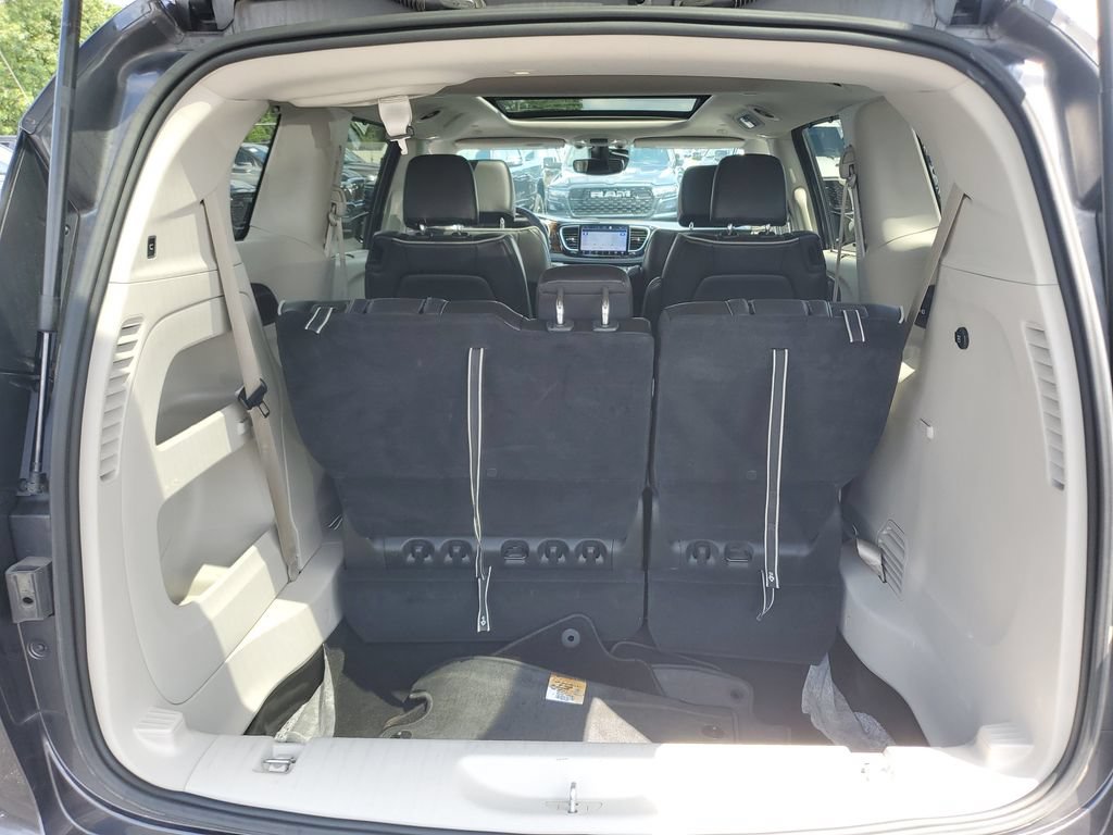 Certified 2023 Chrysler Pacifica Limited FWD image 9