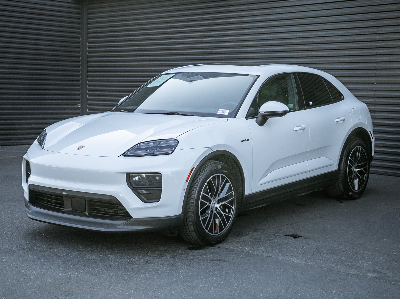 Certified 2025 Porsche Macan Electric RWD image 1
